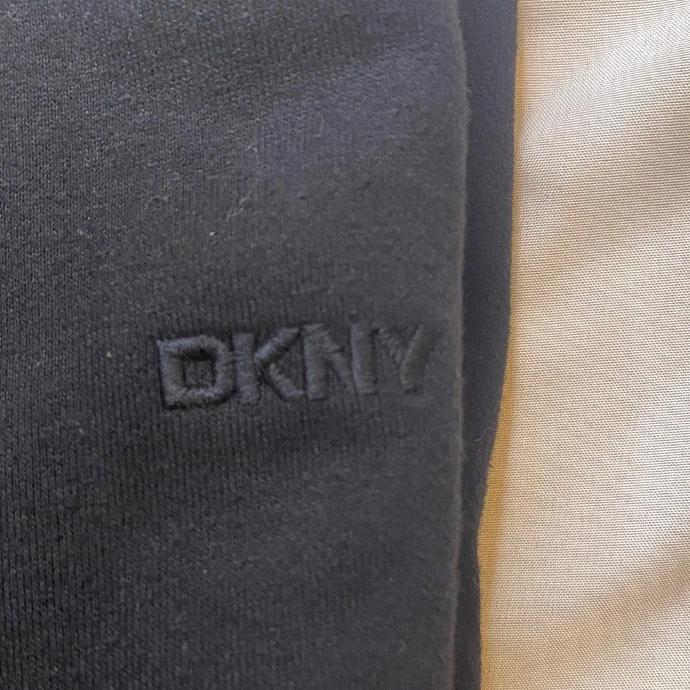 DKNY Women’s Black Crewneck Sweater‎